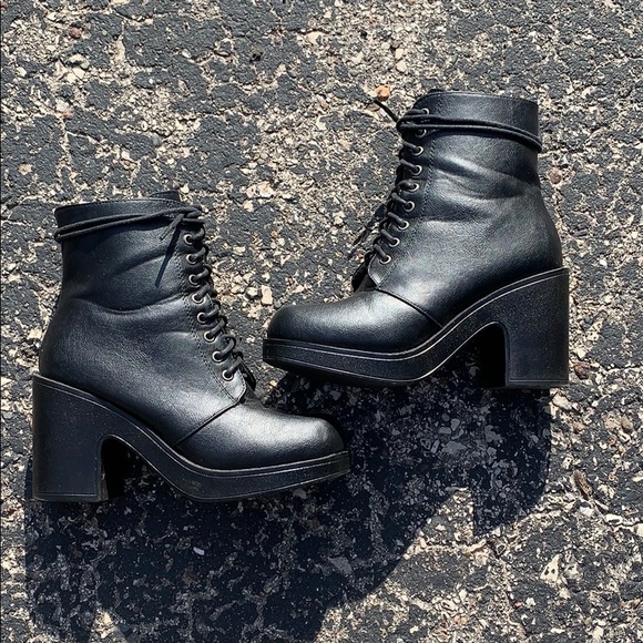 Steve Madden Shoes - MOVING Steve Madden Mckii ankle boots
